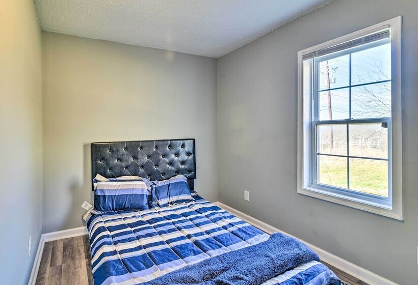 Walkable Hopkinsville Home W/ Yard!