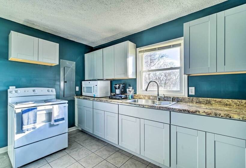 Walkable Hopkinsville Home W/ Yard!