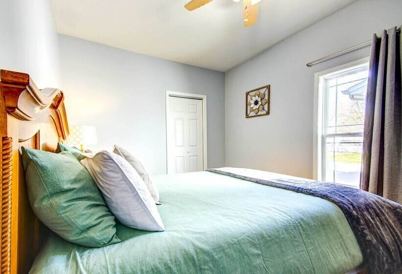 Warrensburg Home, Close To Downtown!