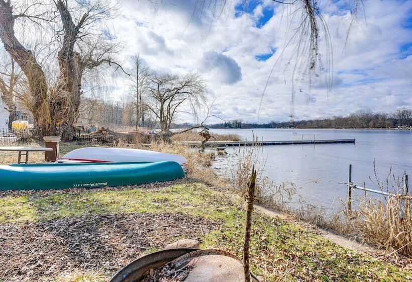 Waterfront Cottage W/ Deck + Dock On Dragon Lake!