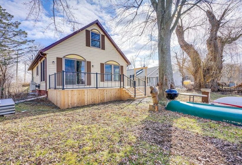 Waterfront Cottage W/ Deck + Dock On Dragon Lake!