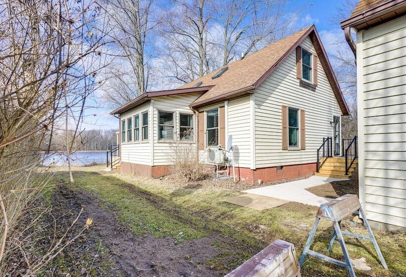 Waterfront Cottage W/ Deck + Dock On Dragon Lake!