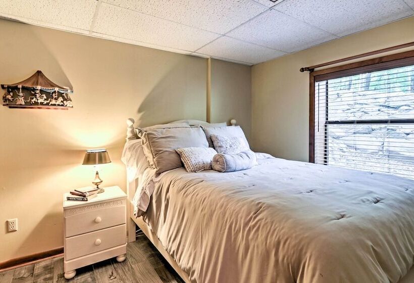 Waterfront Family Home W/ Deck, 5 Miles To Marina!