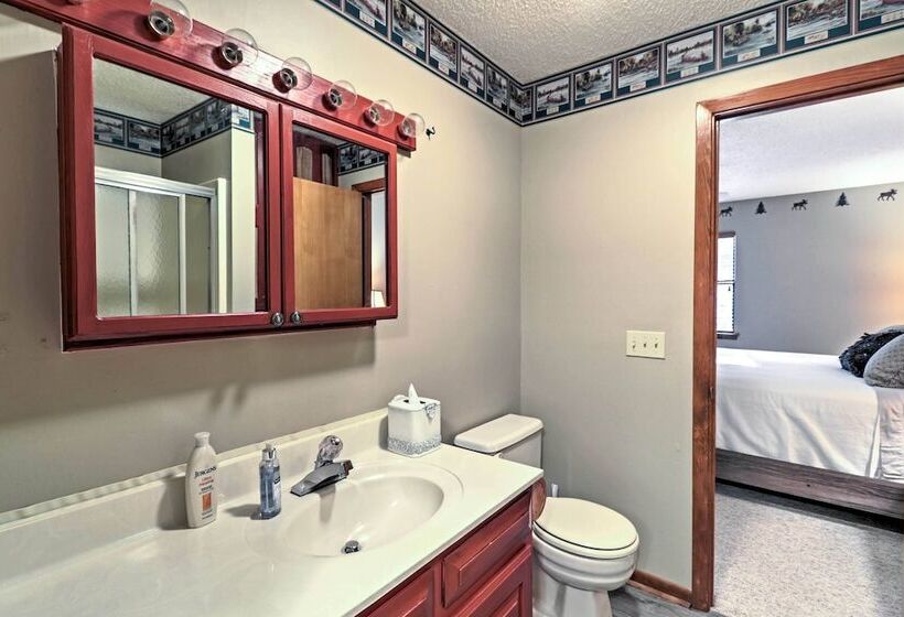 Waterfront Family Home W/ Deck, 5 Miles To Marina!