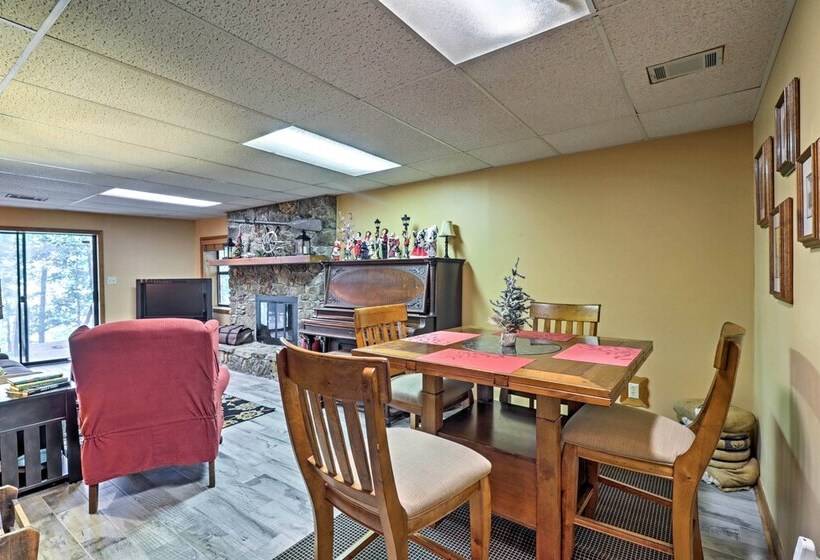 Waterfront Family Home W/ Deck, 5 Miles To Marina!