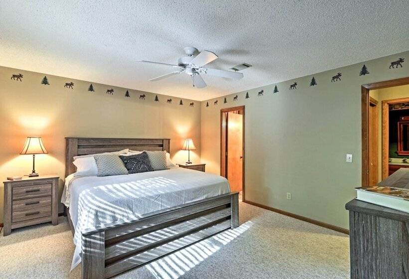 Waterfront Family Home W/ Deck, 5 Miles To Marina!