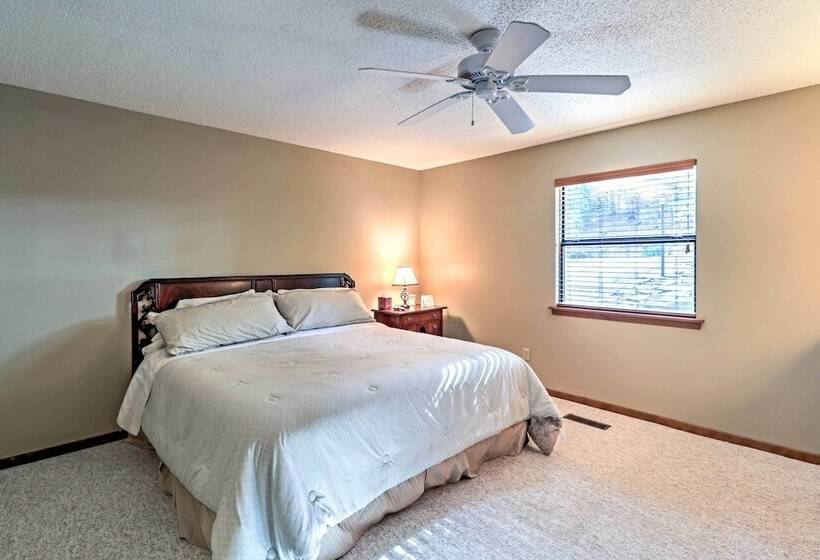 Waterfront Family Home W/ Deck, 5 Miles To Marina!