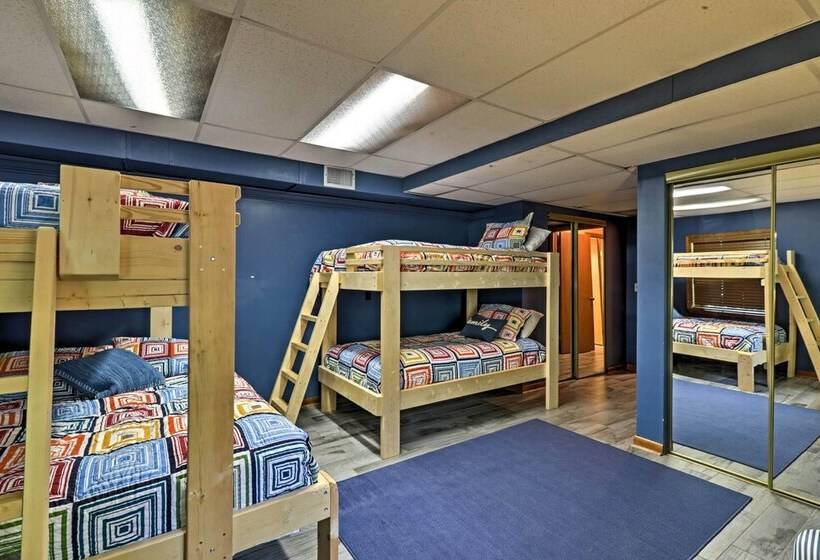 Waterfront Family Home W/ Deck, 5 Miles To Marina!