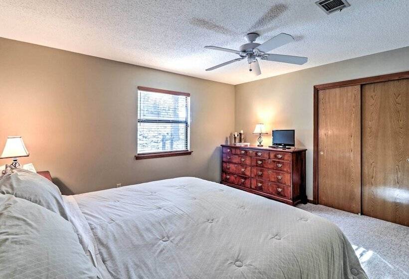 Waterfront Family Home W/ Deck, 5 Miles To Marina!