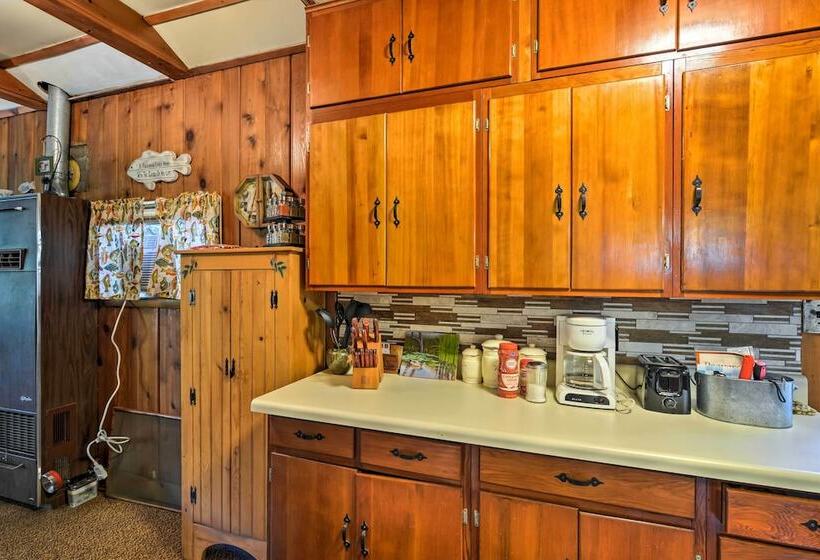 Northern Michigan Lake House W/ Boat Dock + Kayaks