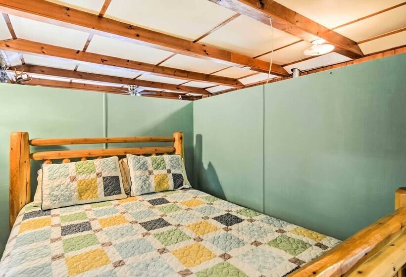 Northern Michigan Lake House W/ Boat Dock + Kayaks