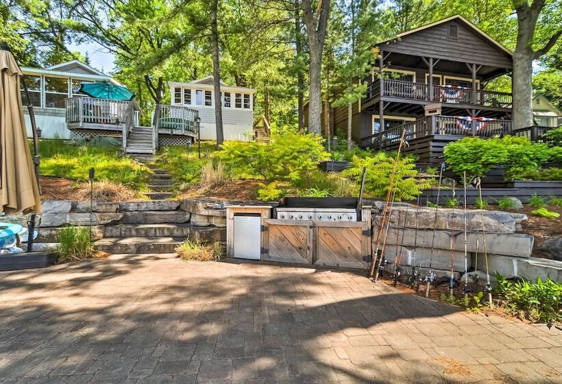 Northern Michigan Lake House W/ Boat Dock + Kayaks