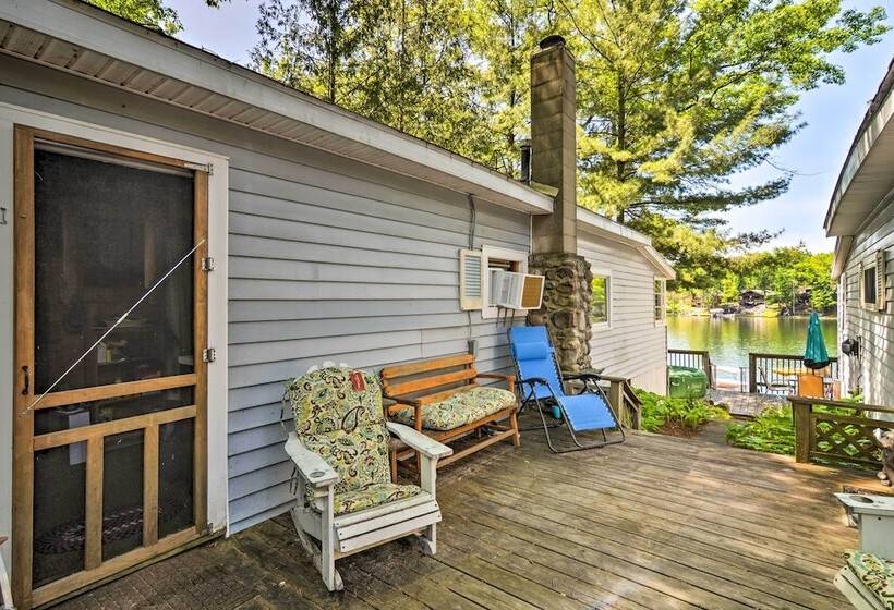 Northern Michigan Lake House W/ Boat Dock + Kayaks