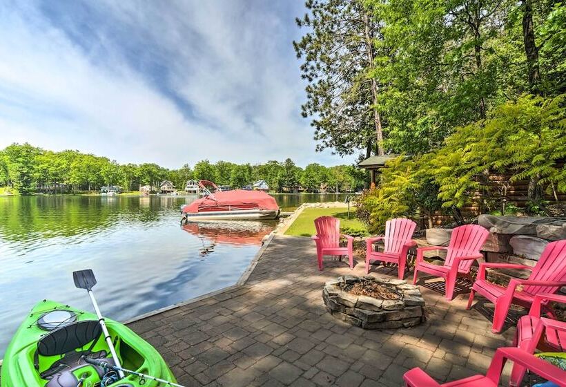 Northern Michigan Lake House W/ Boat Dock + Kayaks
