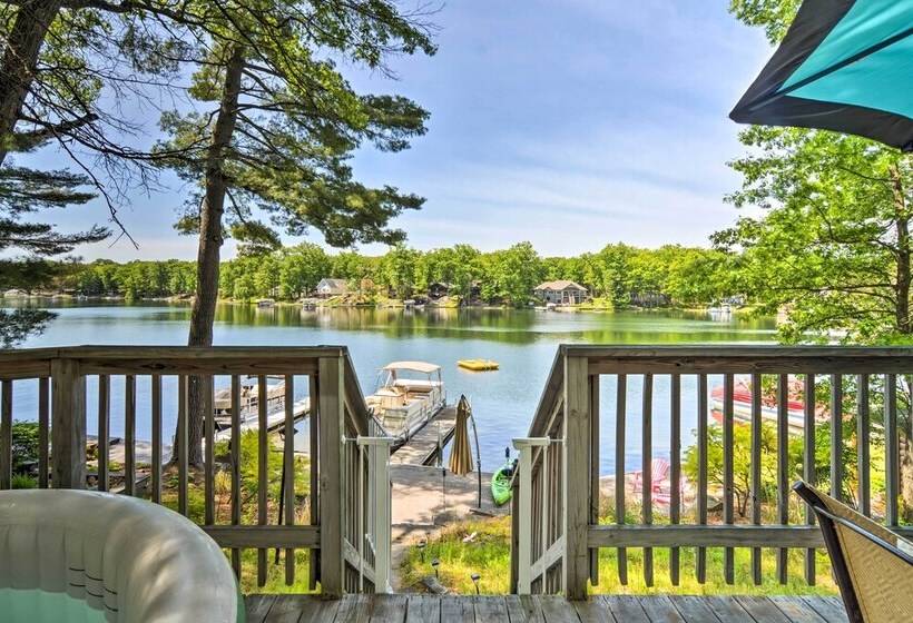 Northern Michigan Lake House W/ Boat Dock + Kayaks