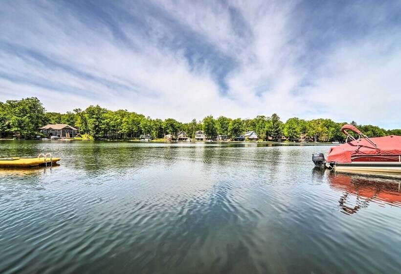 Northern Michigan Lake House W/ Boat Dock + Kayaks