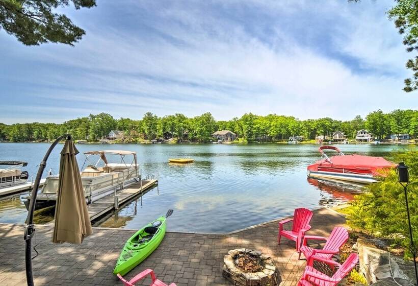 Northern Michigan Lake House W/ Boat Dock + Kayaks