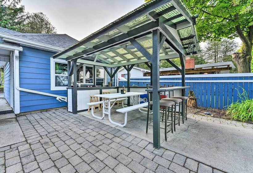 Waterfront Lake Huron Getaway: Private Beach!