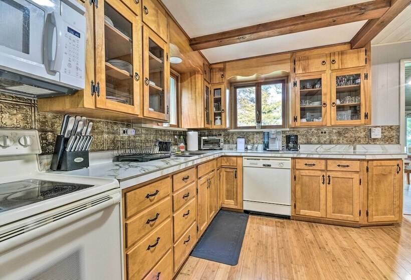 Waterfront Lake Huron Getaway: Private Beach!