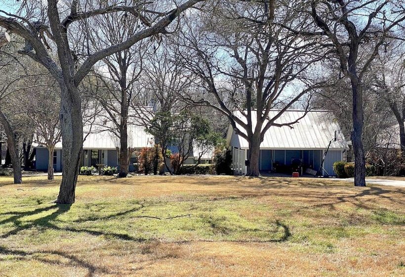 10 Mi To New Braunfels: Waterfront Seguin Gem