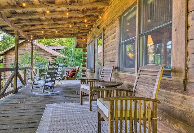 Waynesville Cabin With Hot Tub & Mountain Views!