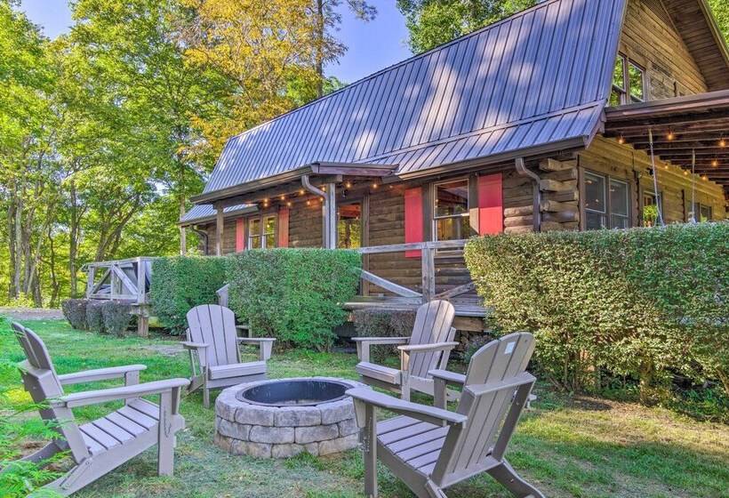 Waynesville Cabin With Hot Tub & Mountain Views!