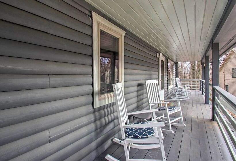 Wintergreen Home W/ Deck   Near Skiing & Hiking!
