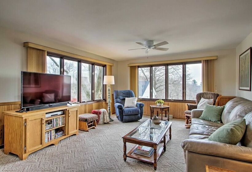 Wisconsin River Valley Farmhouse: Fire Pit & View