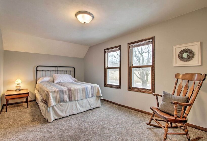 Wisconsin River Valley Farmhouse: Fire Pit & View