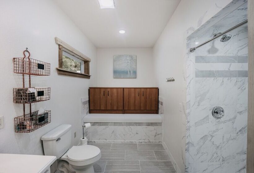 42mf   Wifi   Hot Tub   Bbq