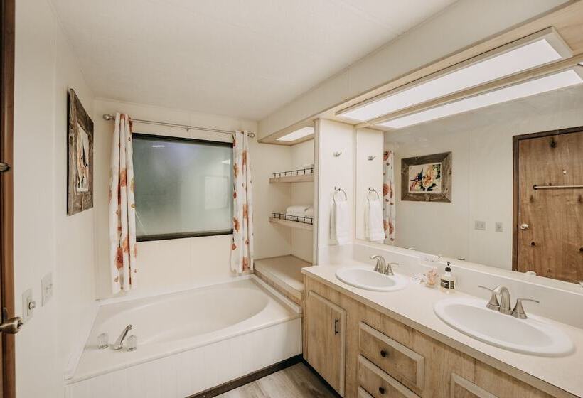 42mf   Wifi   Hot Tub   Bbq