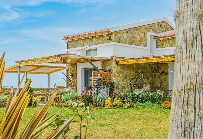 Akrolithos Luxury Suites