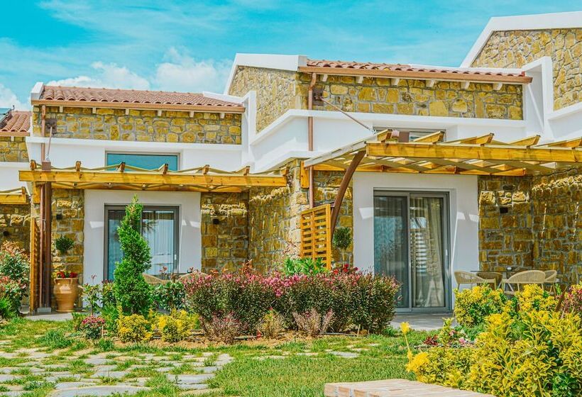 Akrolithos Luxury Suites