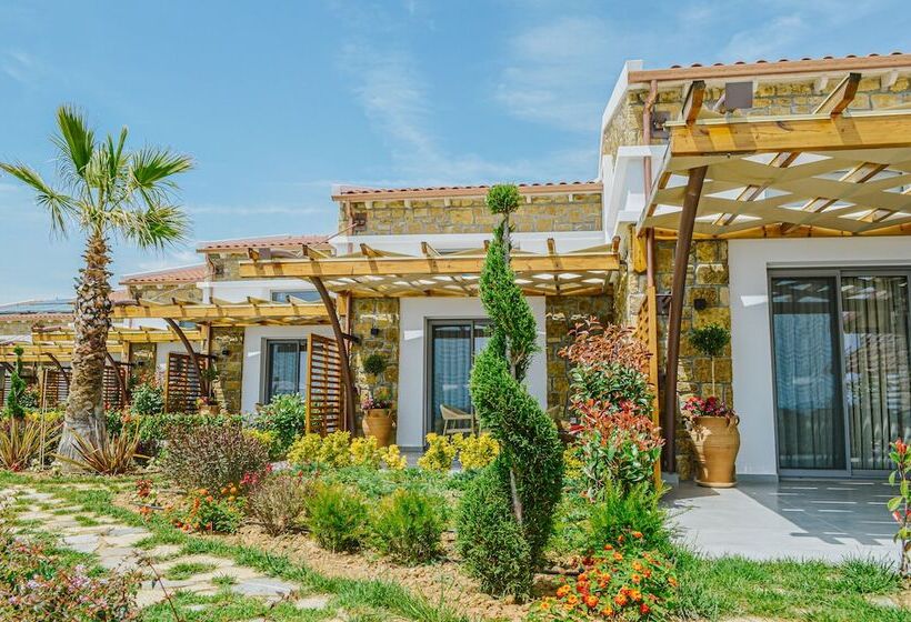 Akrolithos Luxury Suites