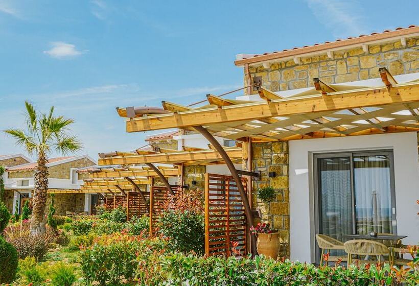 Akrolithos Luxury Suites