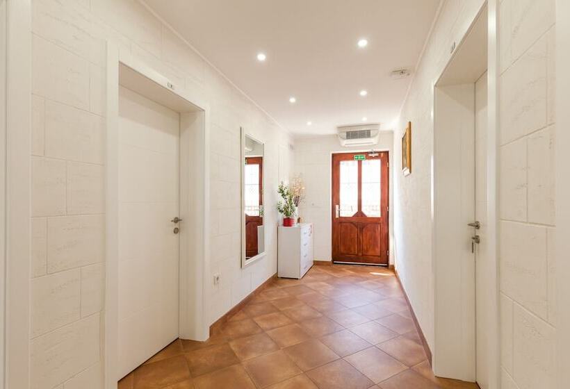 مبيت وإفطار Green Lakes House 2