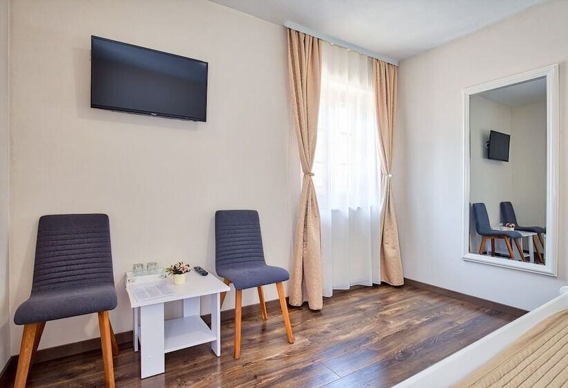 مبيت وإفطار Green Lakes House 2