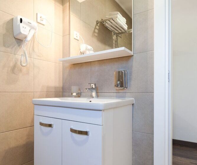 مبيت وإفطار Green Lakes House 2