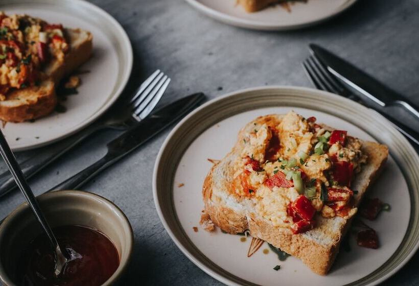 צימר Kings Arms Otterton