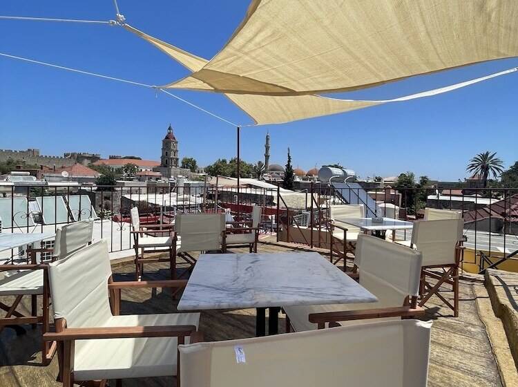 تختخواب و صبحانه Midgard Suites   Medieval Town