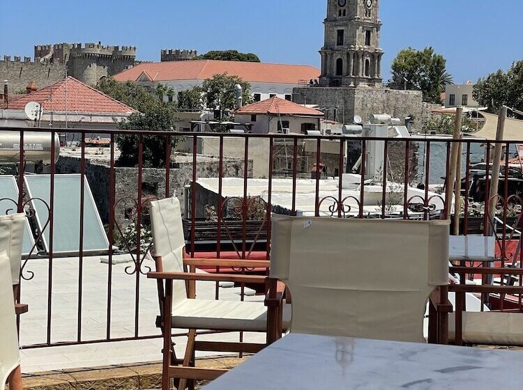 ベッドアンドブレックファースト Midgard Suites   Medieval Town