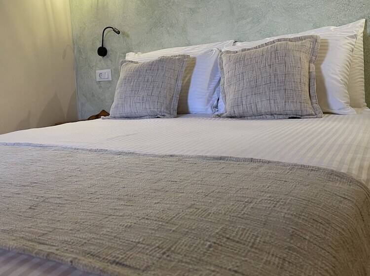 تختخواب و صبحانه Midgard Suites   Medieval Town