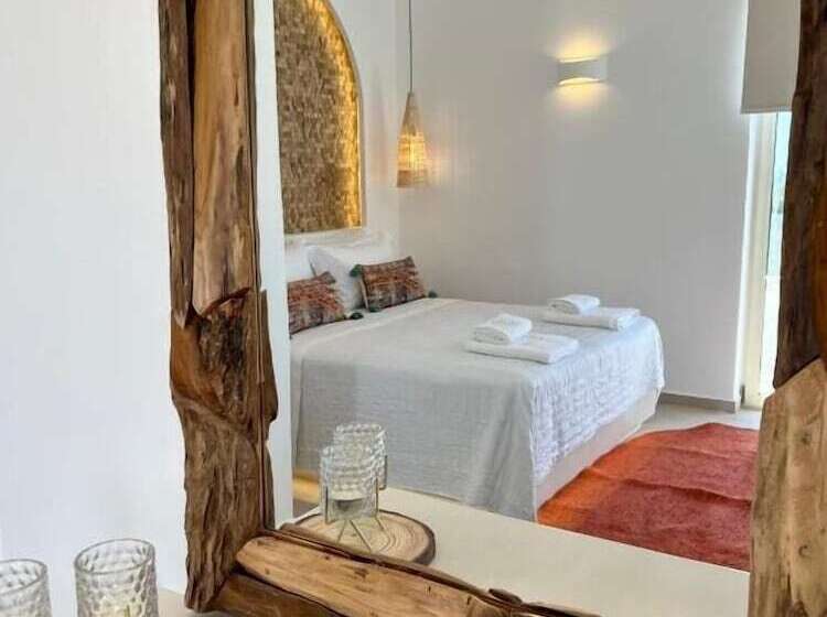 Bed and Breakfast Thealos Santorini Close To Square