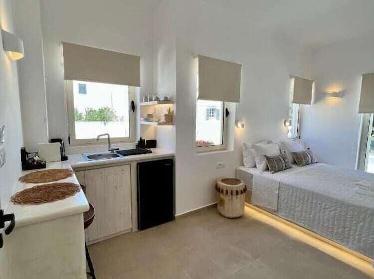 Bed and Breakfast Thealos Santorini Close To Square