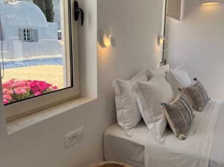 Bed and Breakfast Thealos Santorini Close To Square