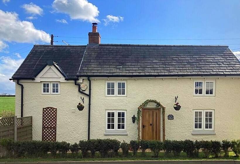 Character Detached 3 Bed Cottage Audlem Cheshire