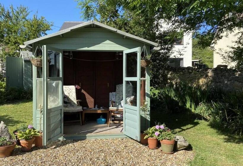 Welcoming 2 Bed Charming Self Catering Cottage