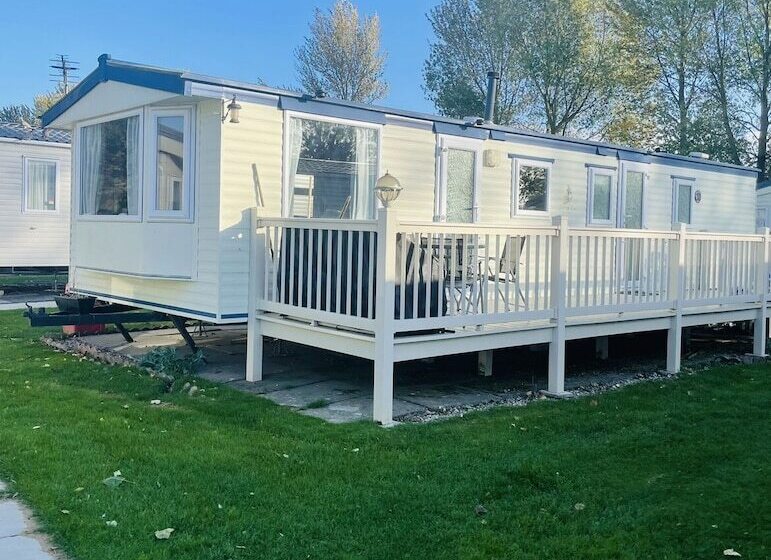 Great 8 Berth Caravan For Hire In Skegness Ref 33069f