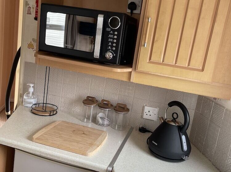 Great 8 Berth Caravan For Hire In Skegness Ref 33069f