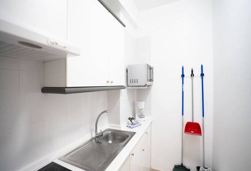 Coral La Quinta Park Suites